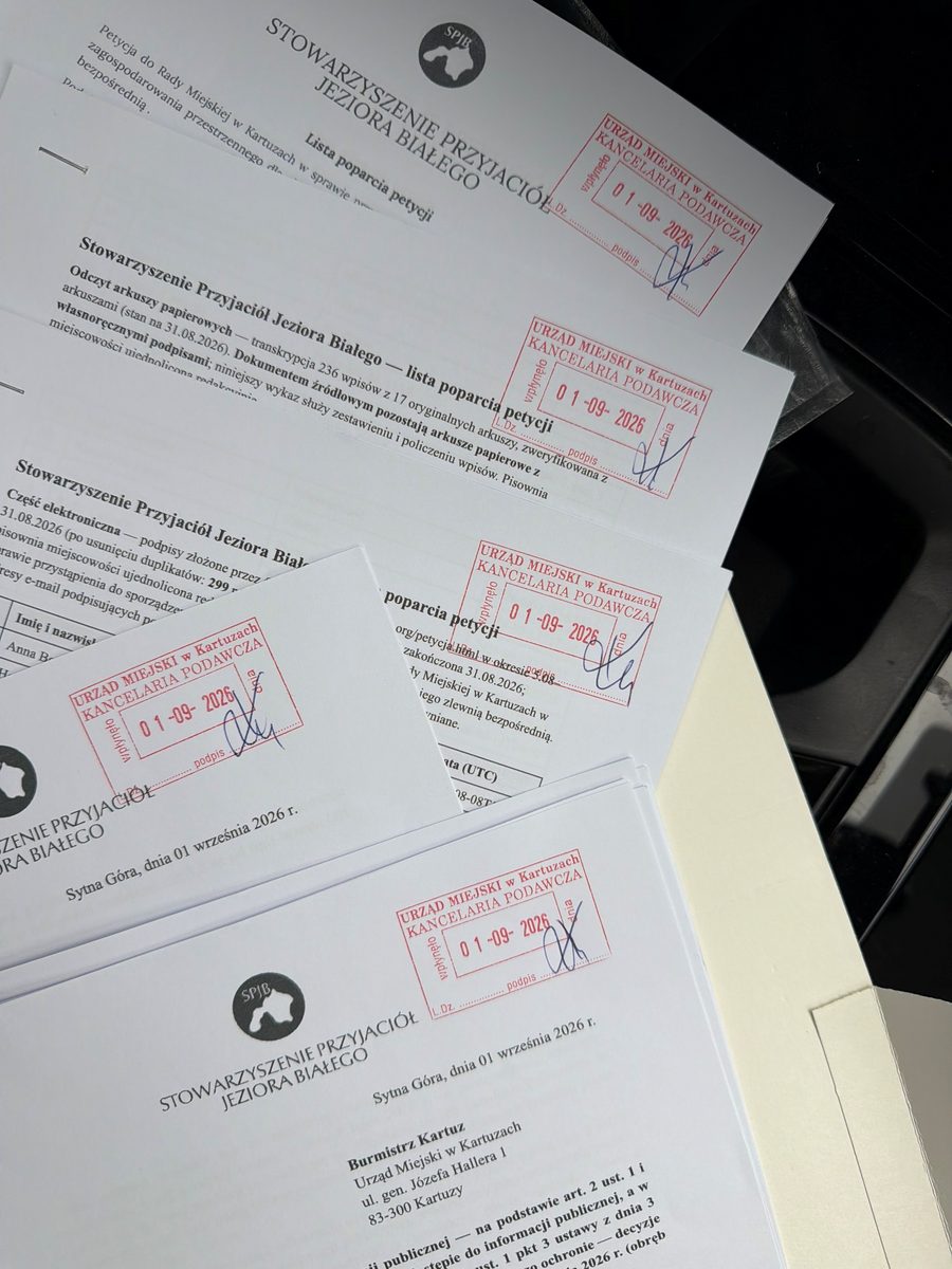 Złożone dokumenty petycji z pieczątkami wpływu Urzędu Miejskiego w Kartuzach z datą 1 września 2026